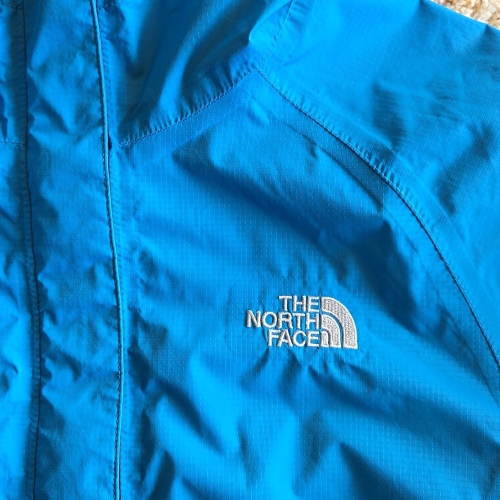 The North Face HyVent 2.5L, rain/wind jacket, size xs women's, euc - Picture 3 of 6